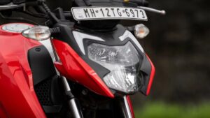 TVS Apache RTR 160 4V: दिल धड़काने वाली स्पोर्टी बाइक, जो पावर और स्टाइल में सबको पीछे छोड़ दे।